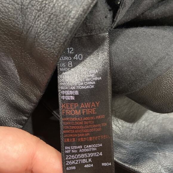 Topshop Faux Leather Moto Mini Skirt Size 8P Black Silver Buckles Edgy Chic - Picture 8 of 11